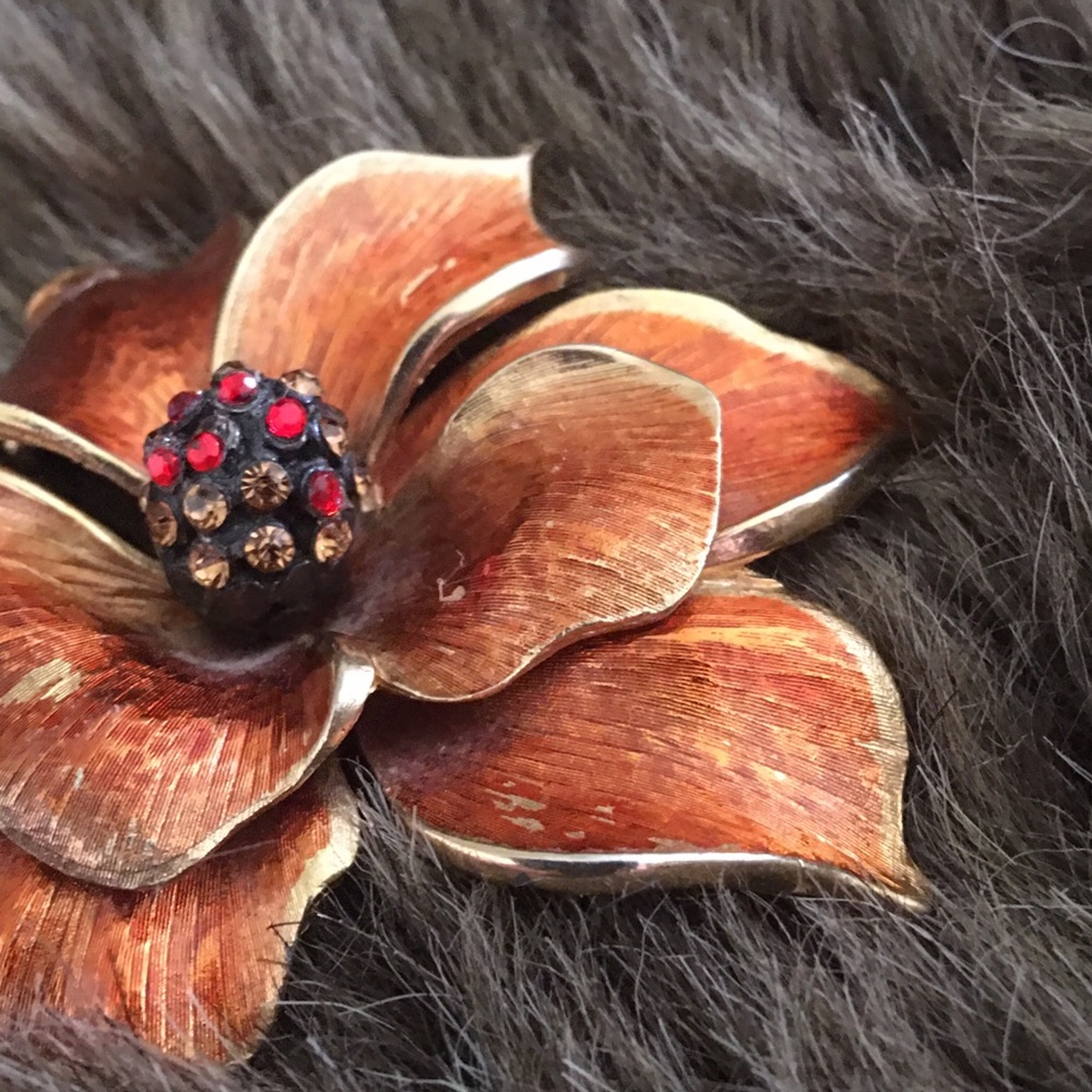 Vintage painted gold tone rhinestone pin brooch - Picture 6 of 6